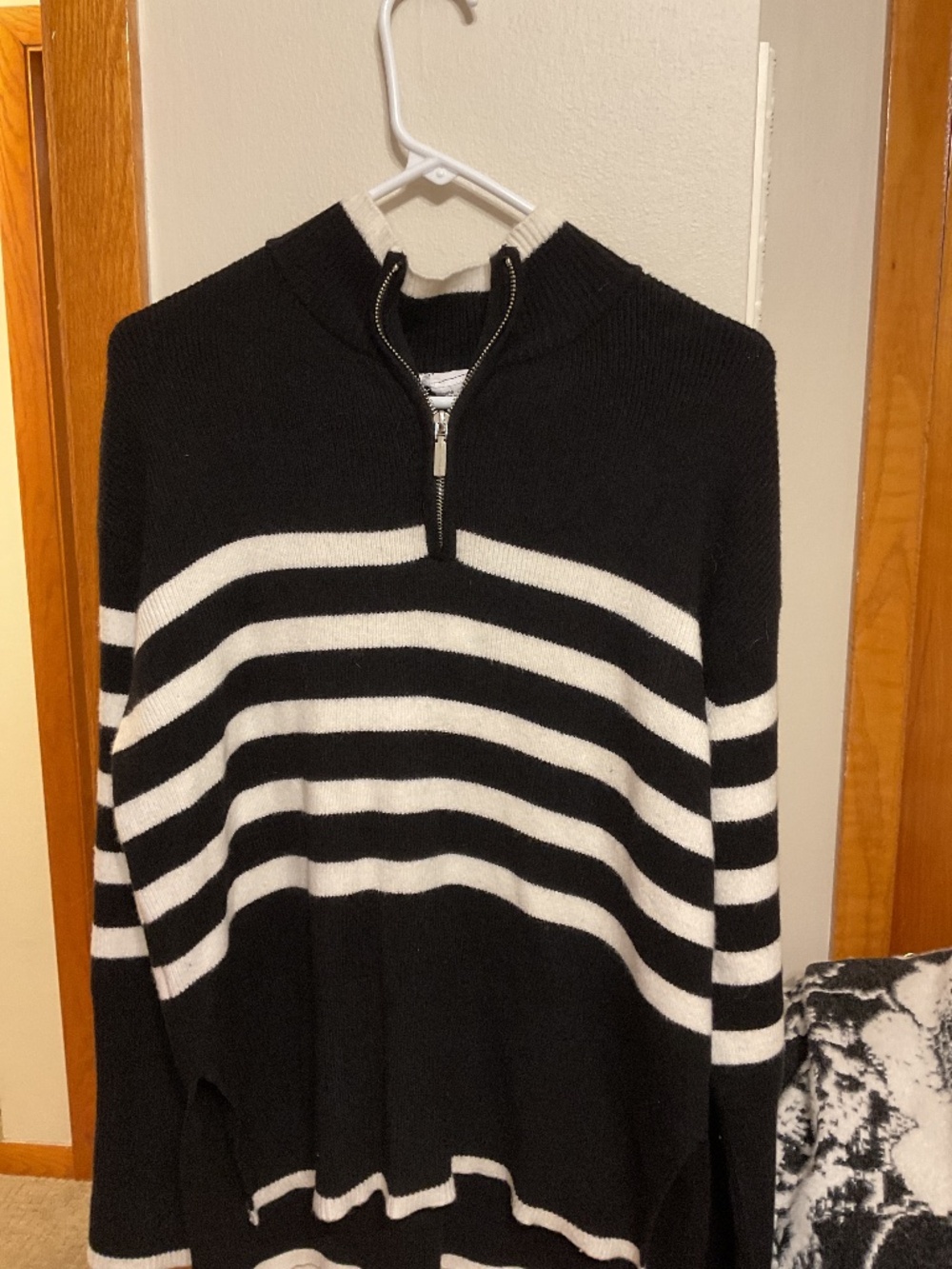 Medium black and white sweater- zip neck
